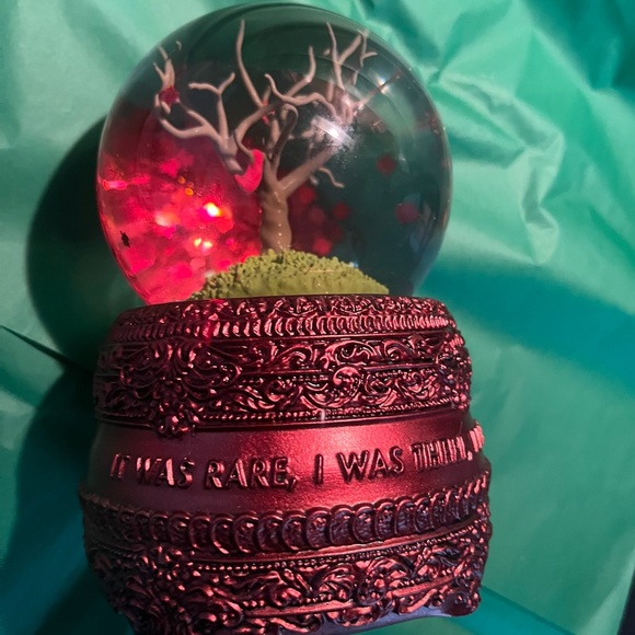 New in Box All Too Well Snow Globe Snowglobe Taylor Swift ATWTMV Ten Minute - Picture 3 of 8